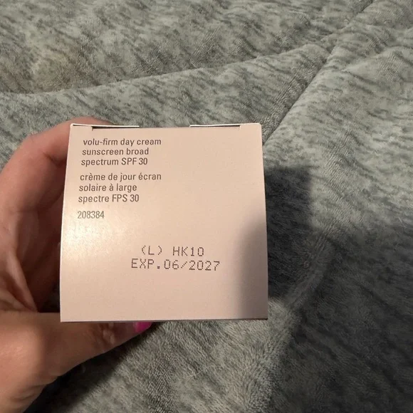 Mary Kay Timewise Repair Volu-Firm Day Cream SPF 30 - Picture 2 of 3